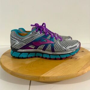 Brooks GTS 17 seventeen